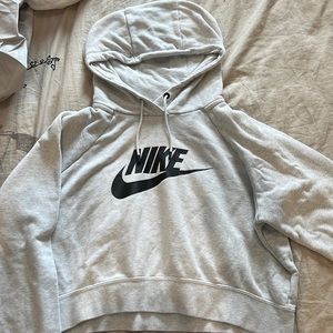 Brand: Nike Size: Large and is a crop top. This hoodie is a white color.